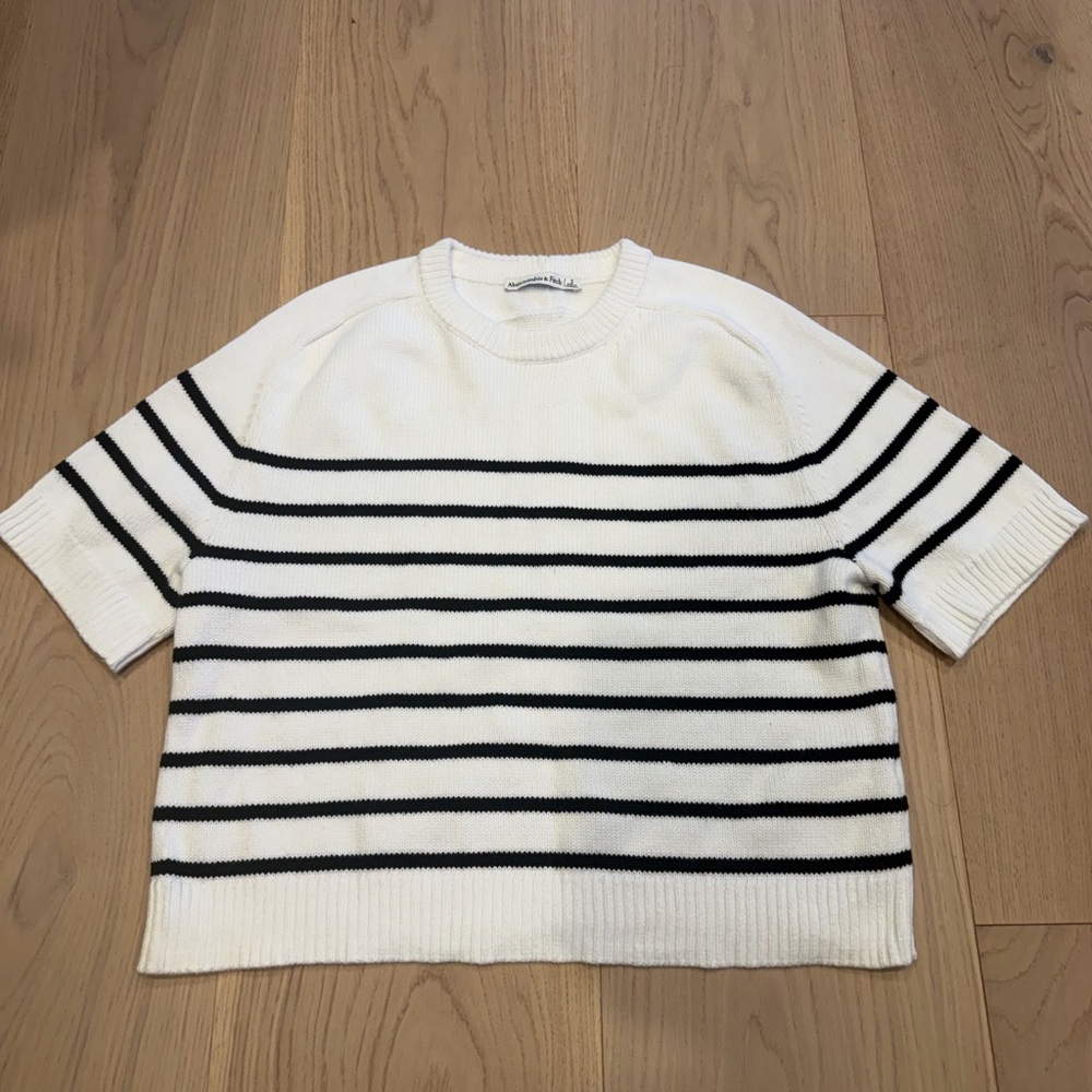 Ambercrombie Short-Sleeve Sweater